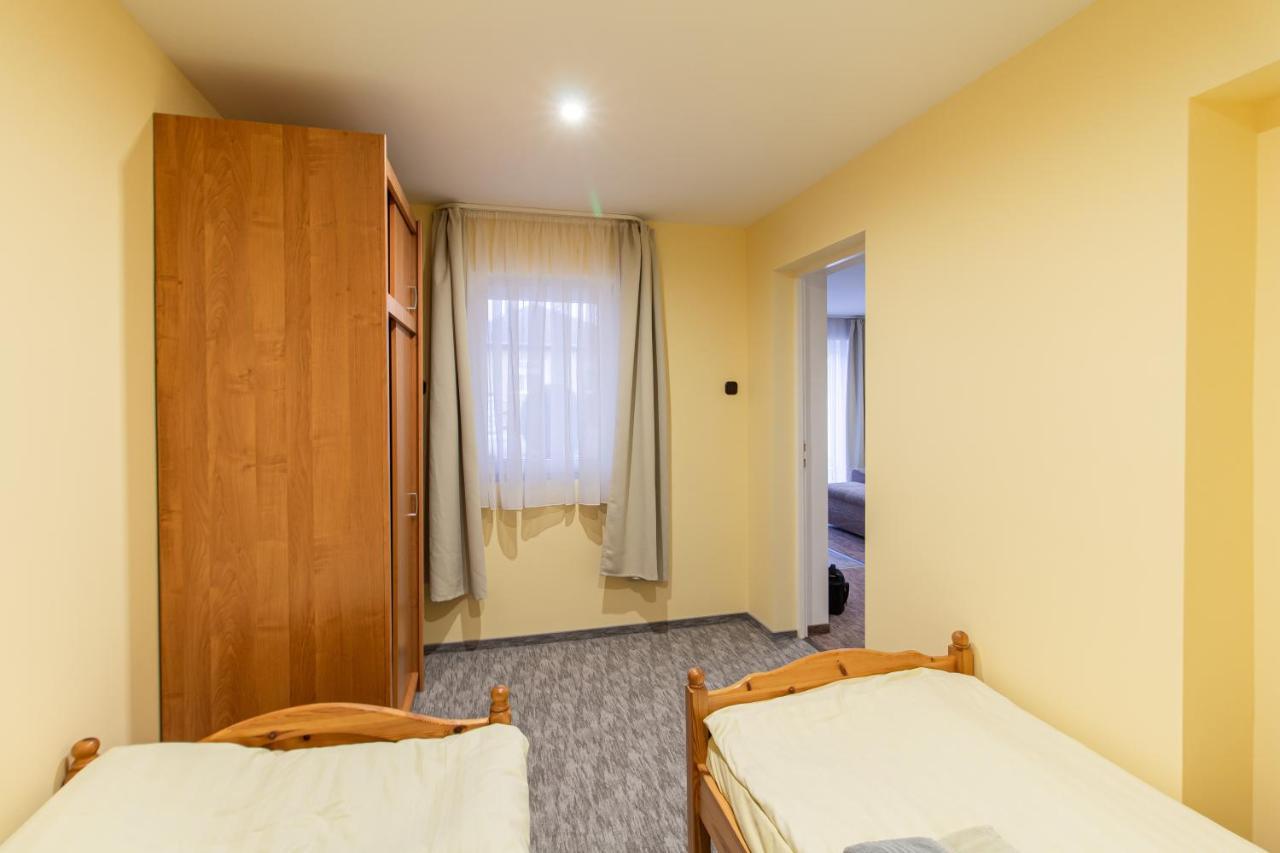 Deli Terasz A Apartman Free Parking, Self-Check-In Anytime Gyor Exterior photo