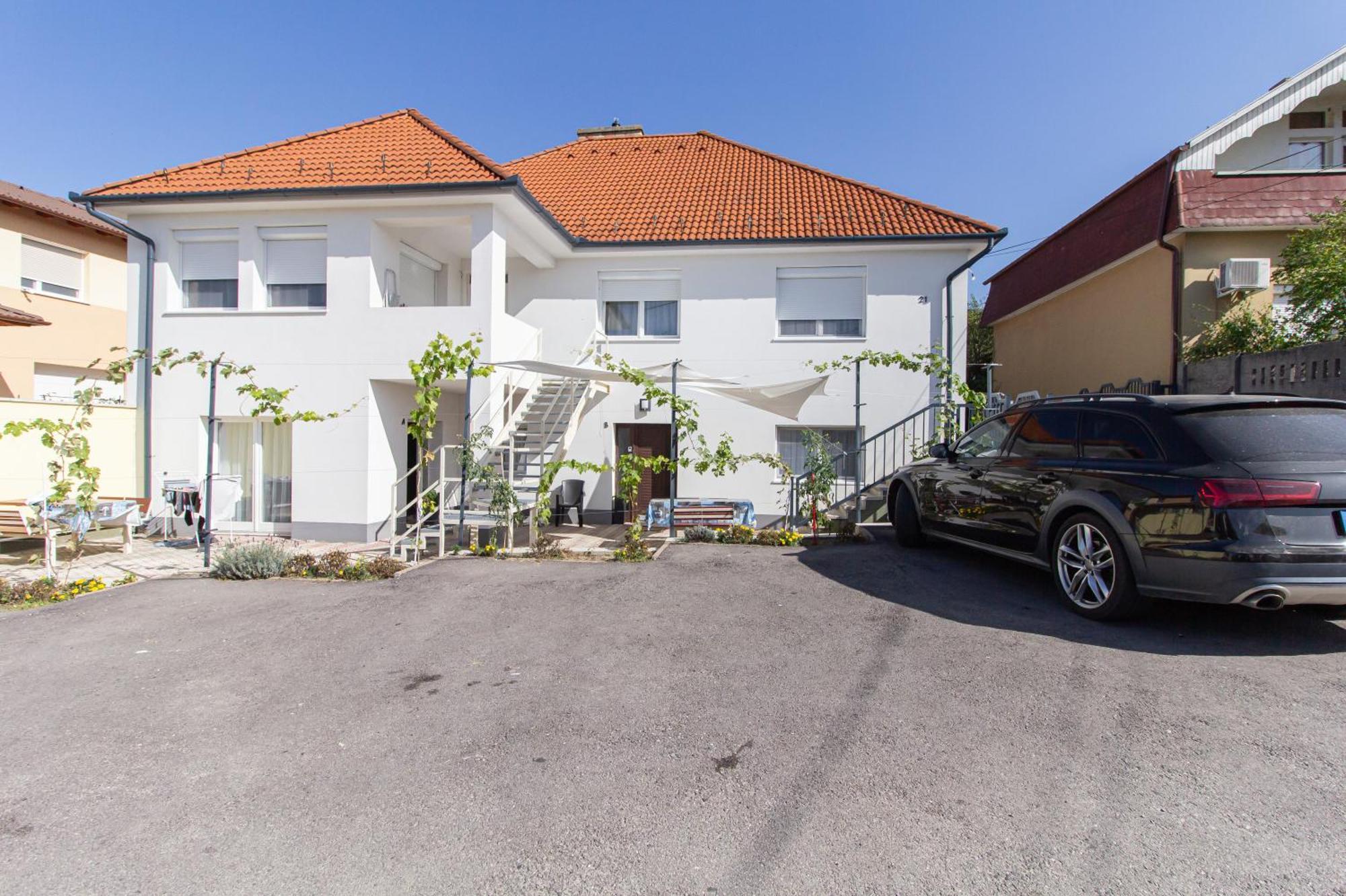 Deli Terasz A Apartman Free Parking, Self-Check-In Anytime Gyor Exterior photo